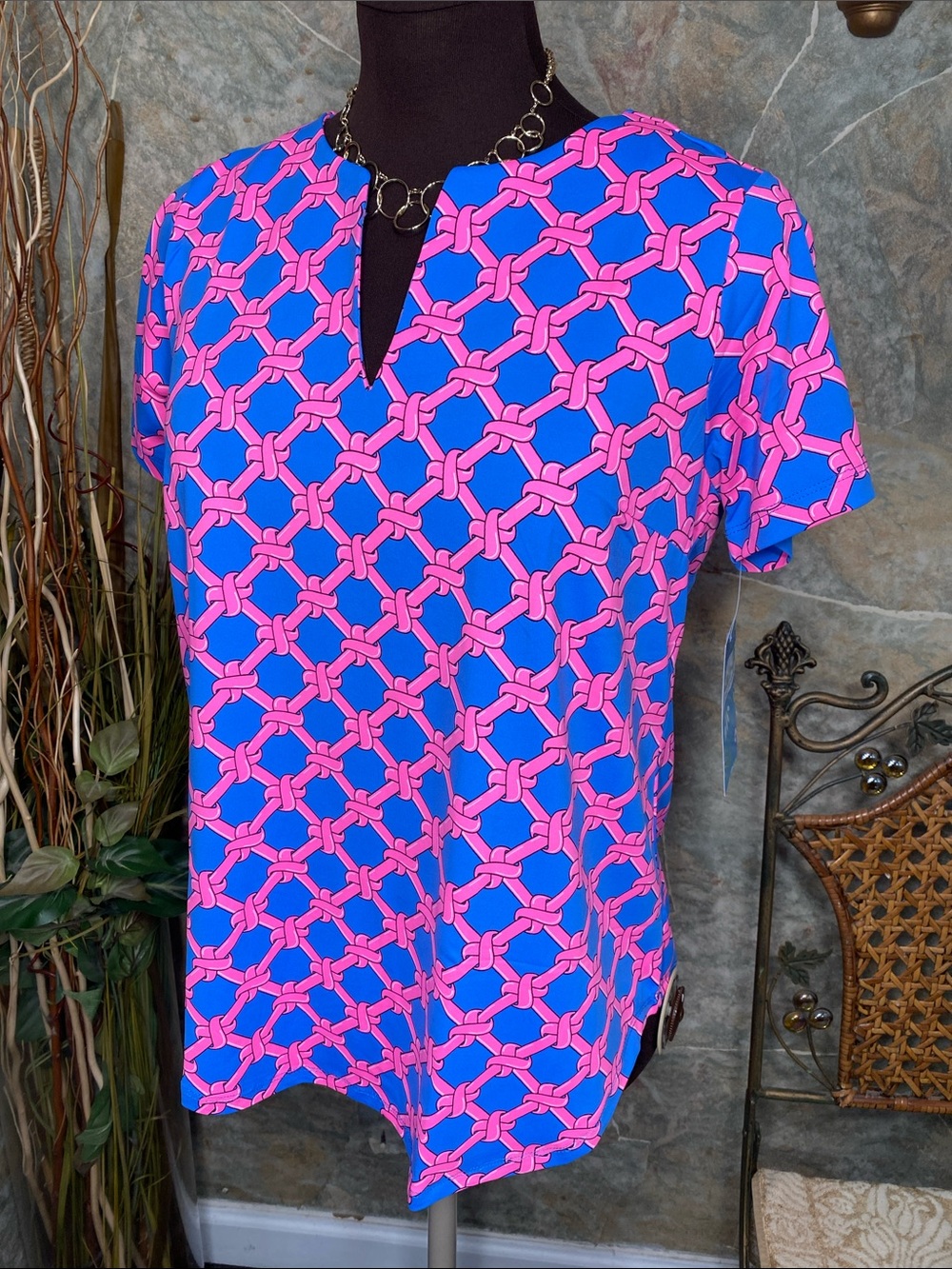 Lulu B iconic vibrant short sleeve pull over v neck shirt new